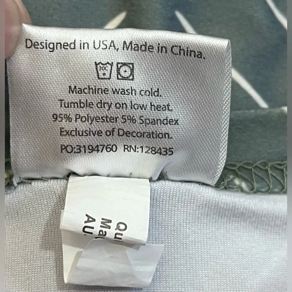 Itzy Ritzy Mom Boss 4-in-1 Carseat, Shopping Cart, or Breastfeeding Cover, Scarf - Picture 12 of 16